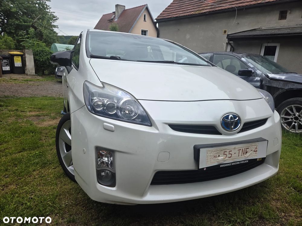 Toyota Prius (Hybrid) Life - 1