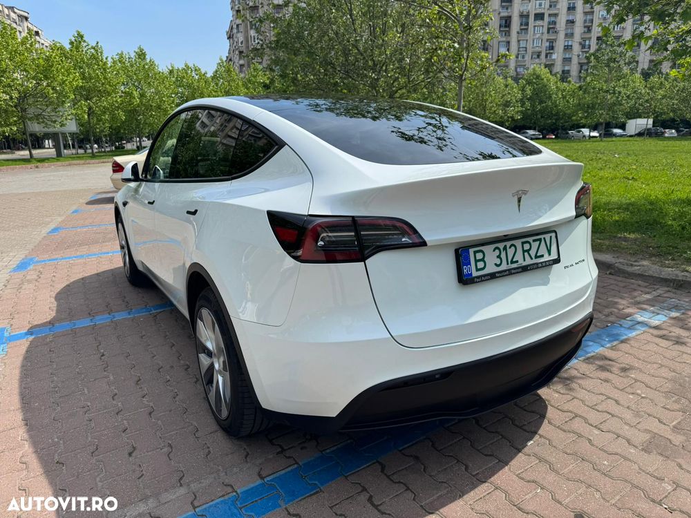 Tesla Model Y - 3