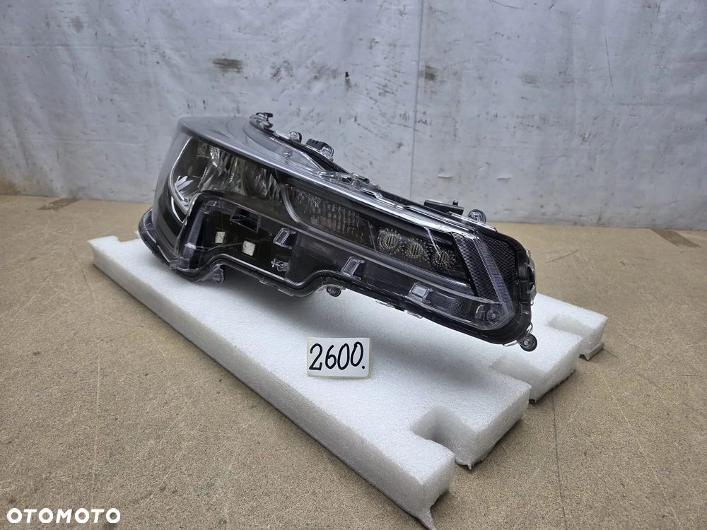 Toyota Corolla E21 od 18r 8111002960 lampa prawy prawa przód przednia Led - 2