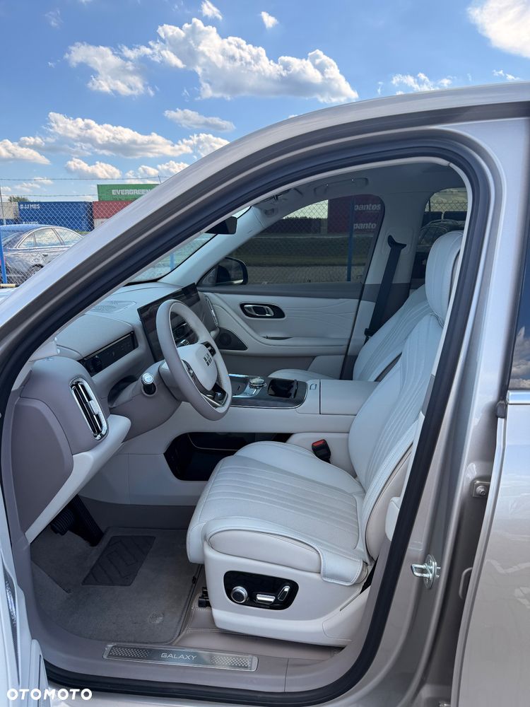 Geely M9 - 12