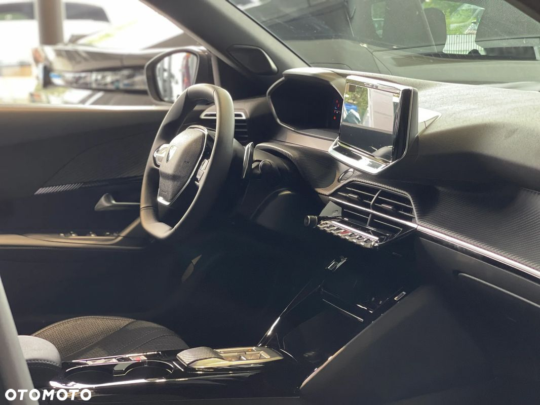 Peugeot 2008 PureTech mHEV Allure e-DCS6 - 23