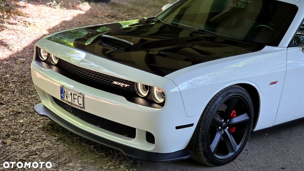 Dodge Challenger - 12
