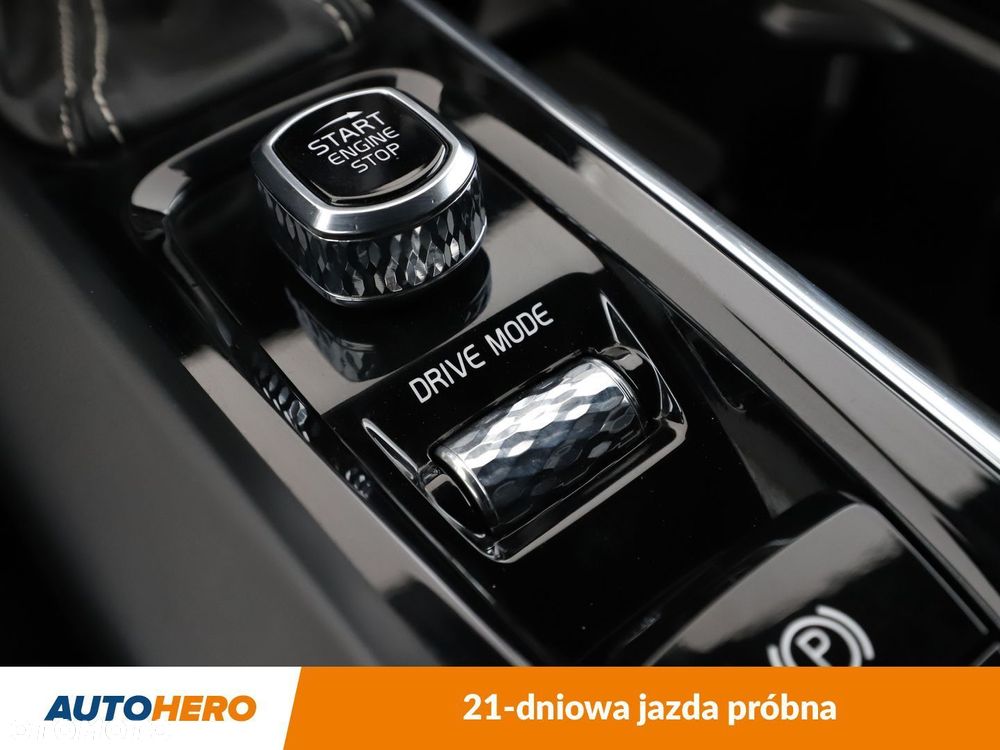Volvo XC 60 D4 R-Design - 28