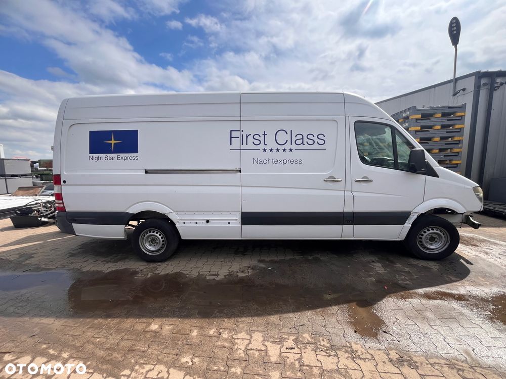 Mercedes-Benz 2szt. Sprinter 319 - 3