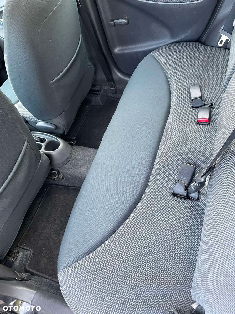 Toyota Yaris 1.4 D-4D - 11