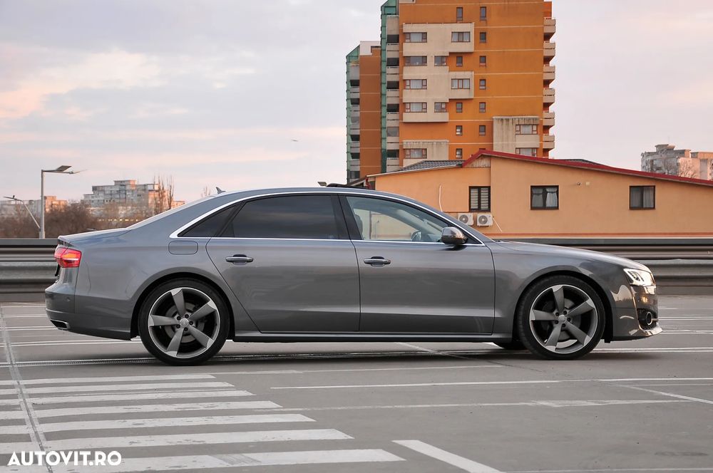 Audi A8 - 4