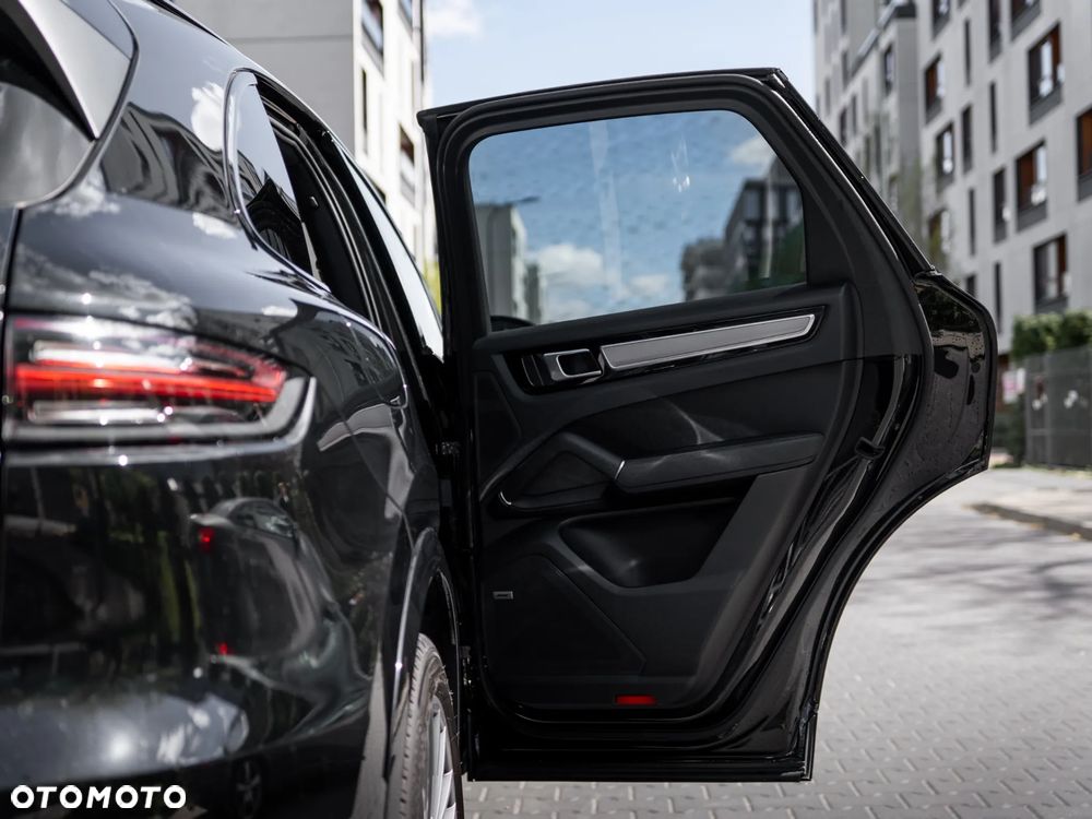 Porsche Cayenne Platinum Edition - 16