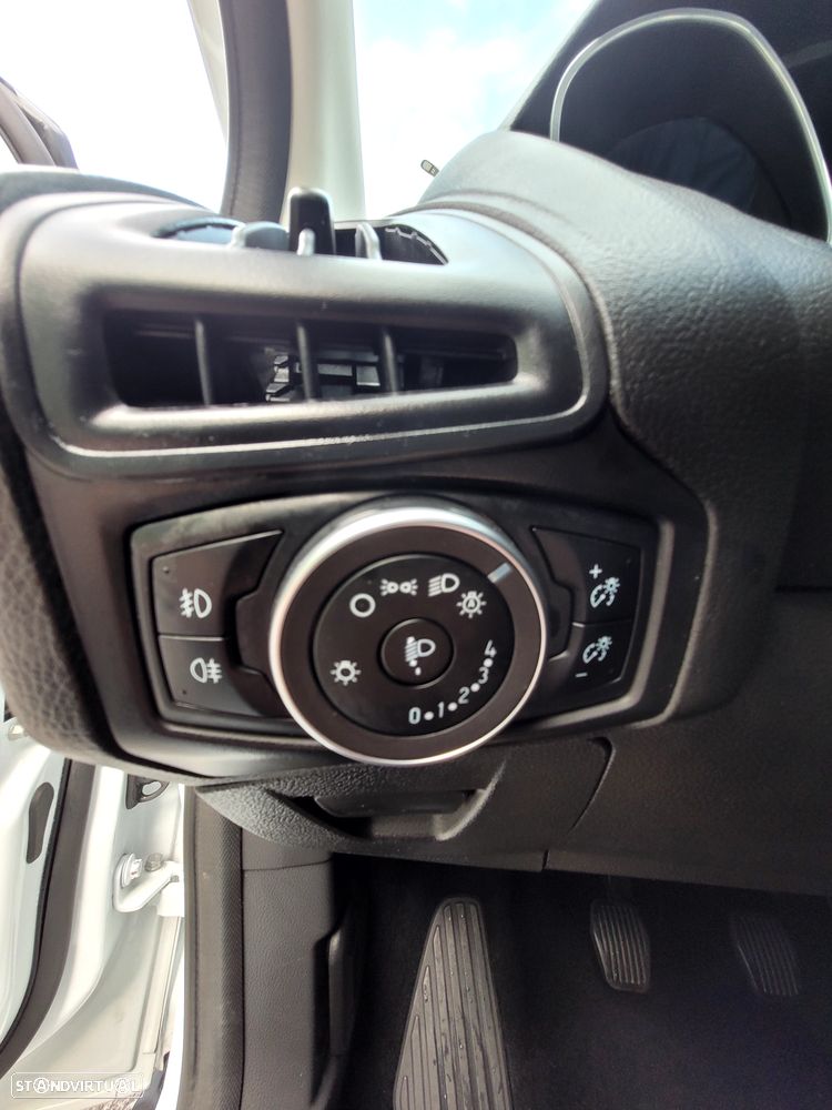 Ford Focus 1.5 TDCi ECOBlue Titanium - 9