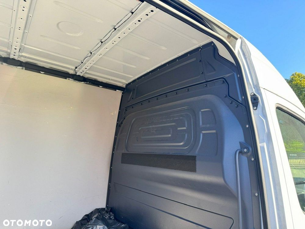 Mercedes-Benz Sprinter - 24
