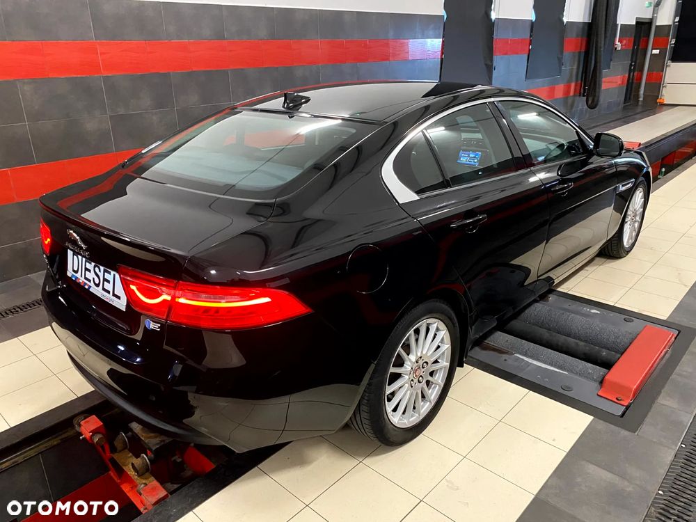 Jaguar XE 2.0 D Prestige - 19