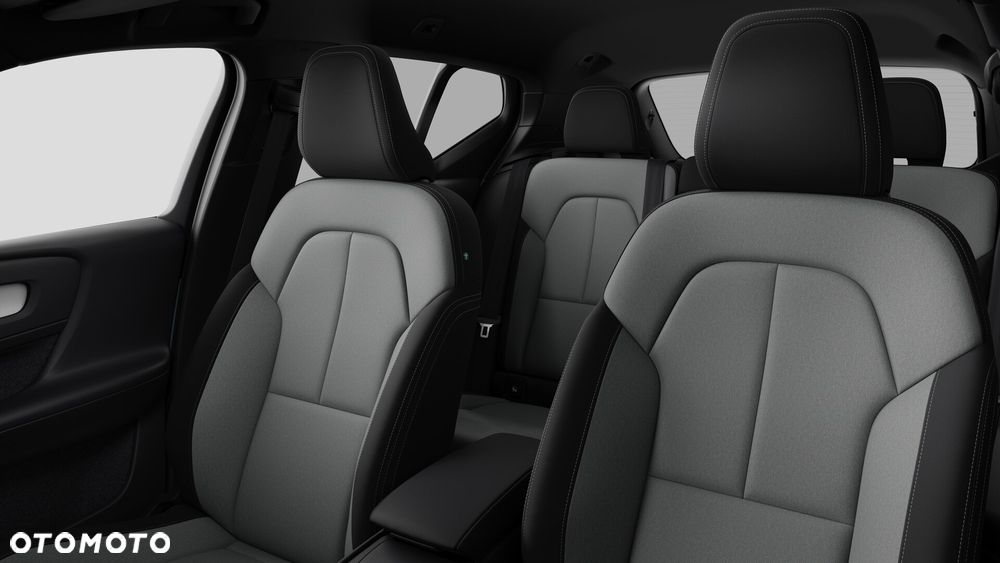 Volvo XC 40 B4 Plus Black Edition - 13