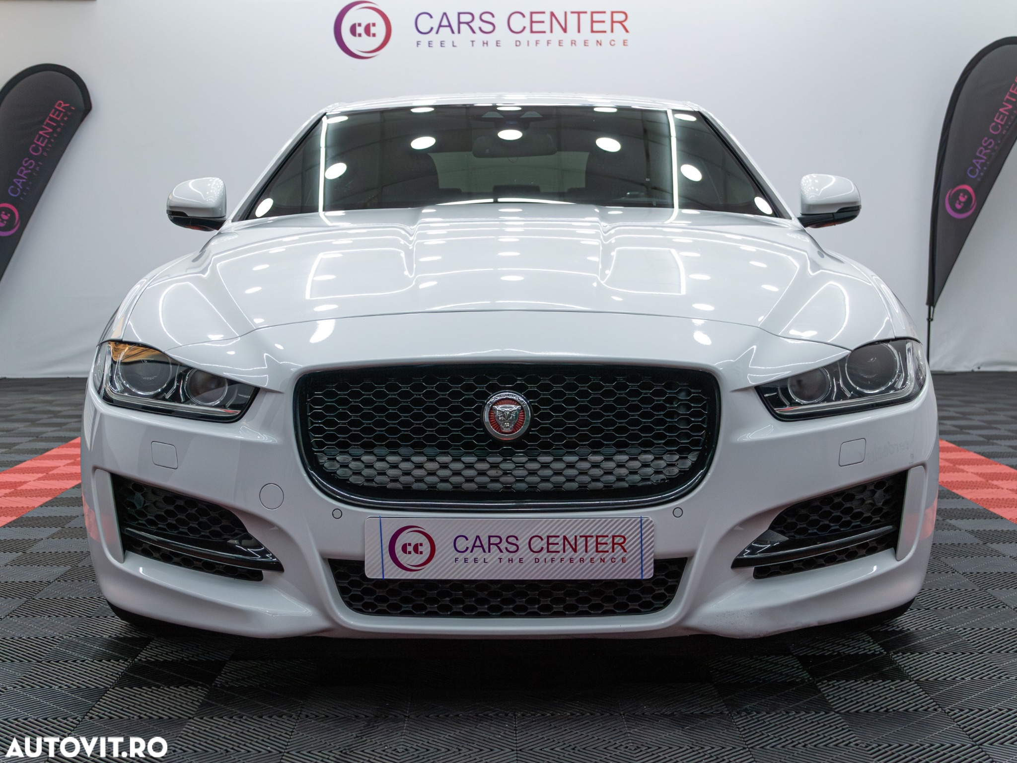 Jaguar XE 2.0 R-Sport - 10