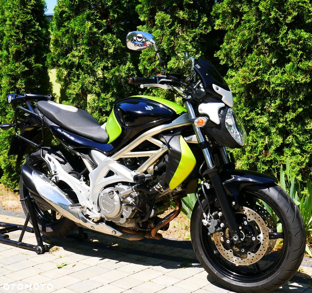 Suzuki Gladius - 30