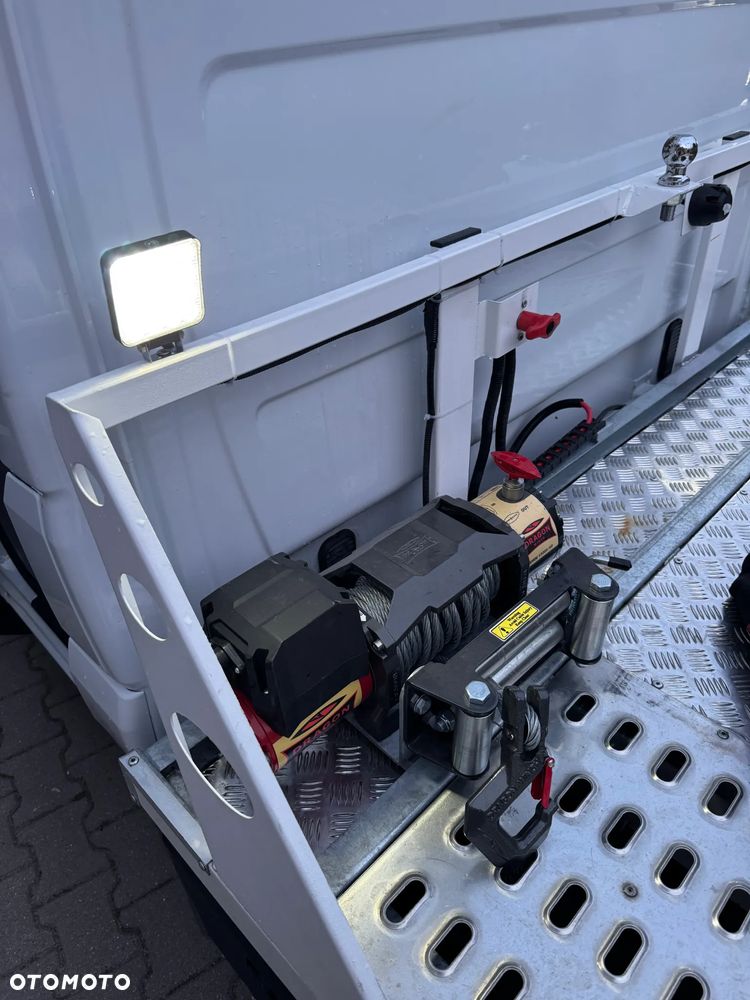 Mercedes-Benz SPRINTER - 24