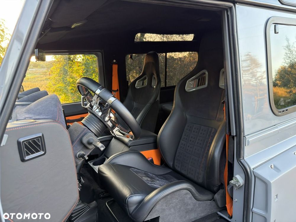 Land Rover Defender 2.4 TD4 SE - 12