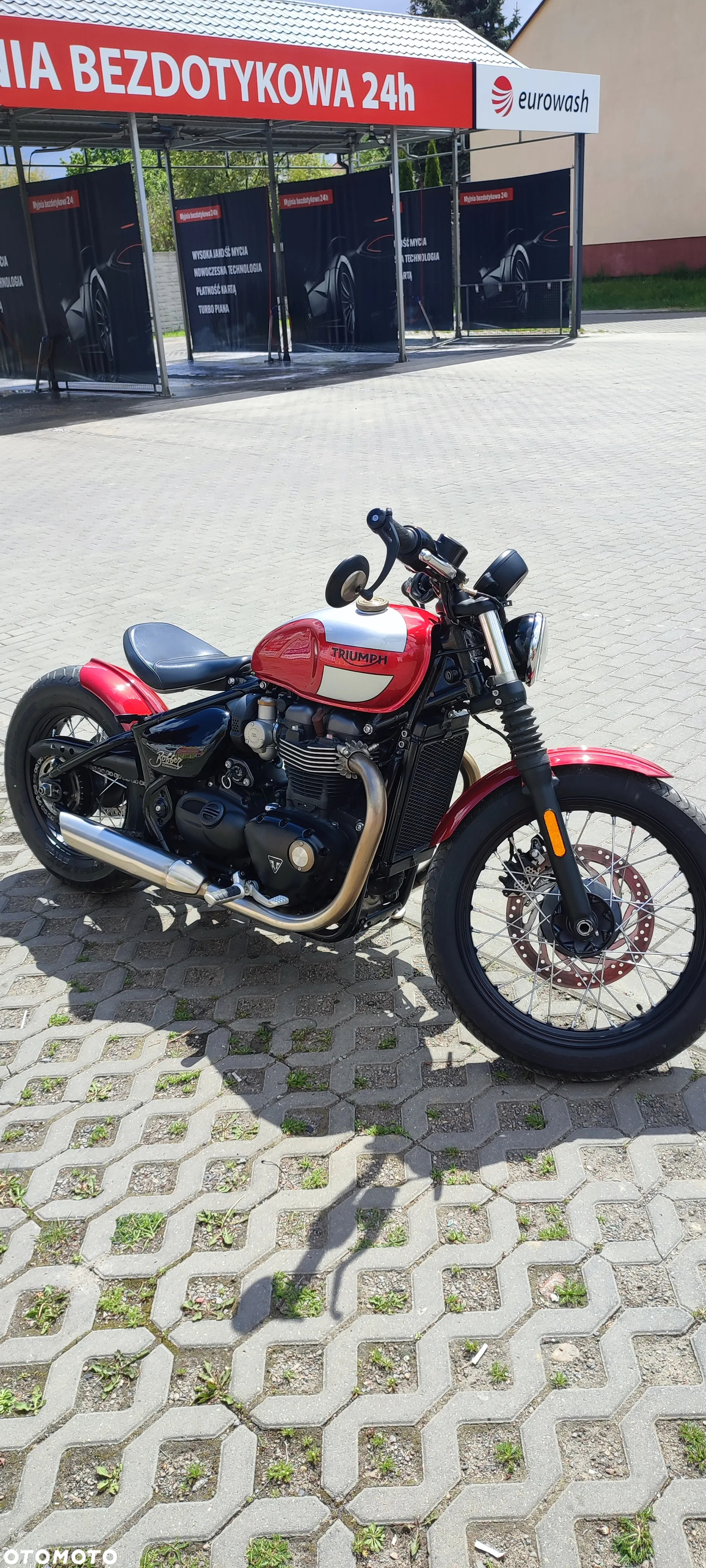 Triumph Bonneville Bobber - 8