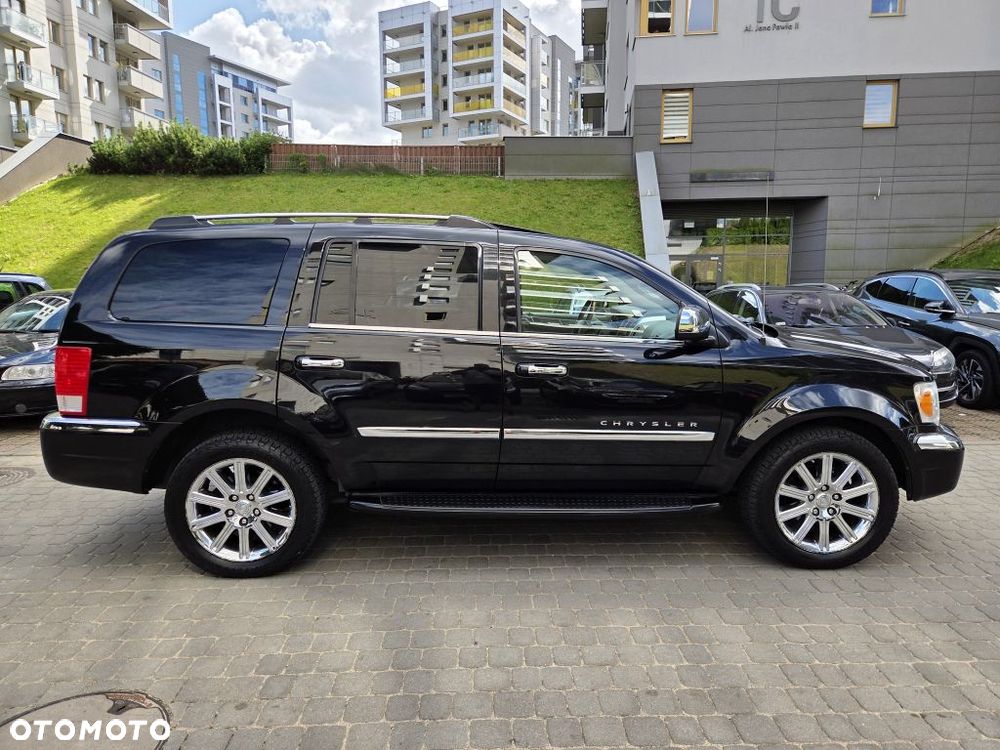 Chrysler Aspen - 9