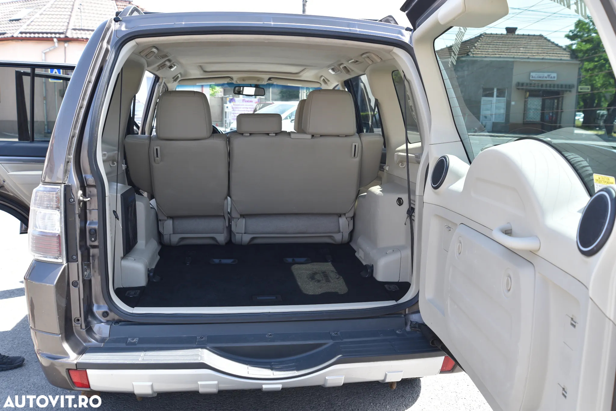 Mitsubishi Pajero - 14