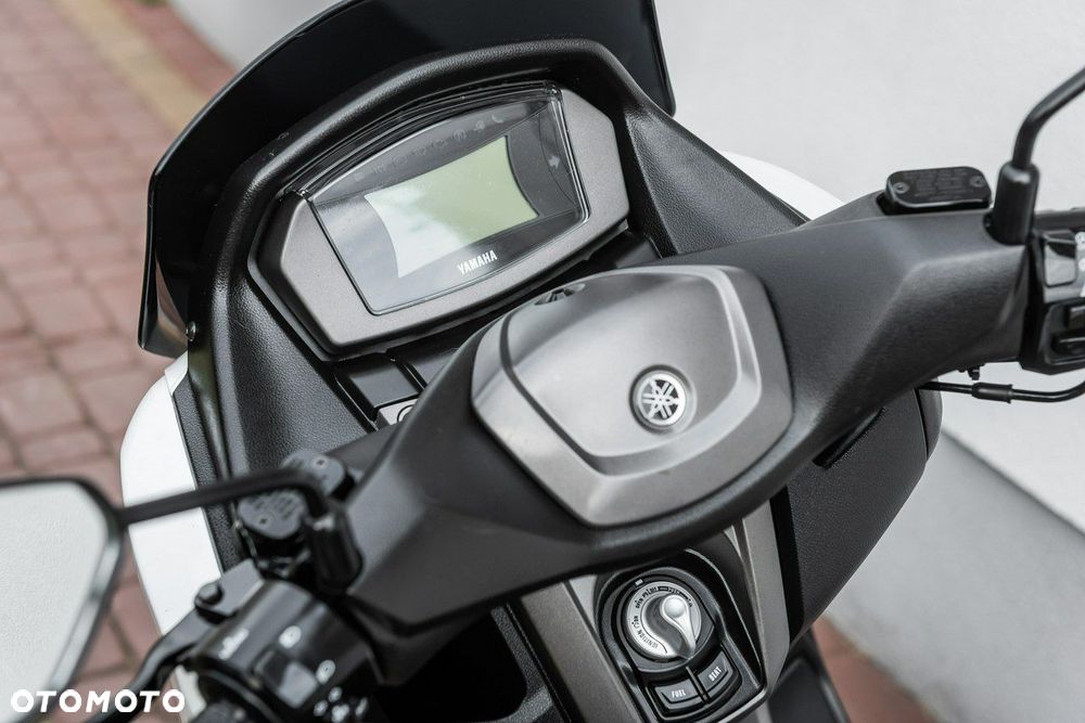 Yamaha NMAX - 8