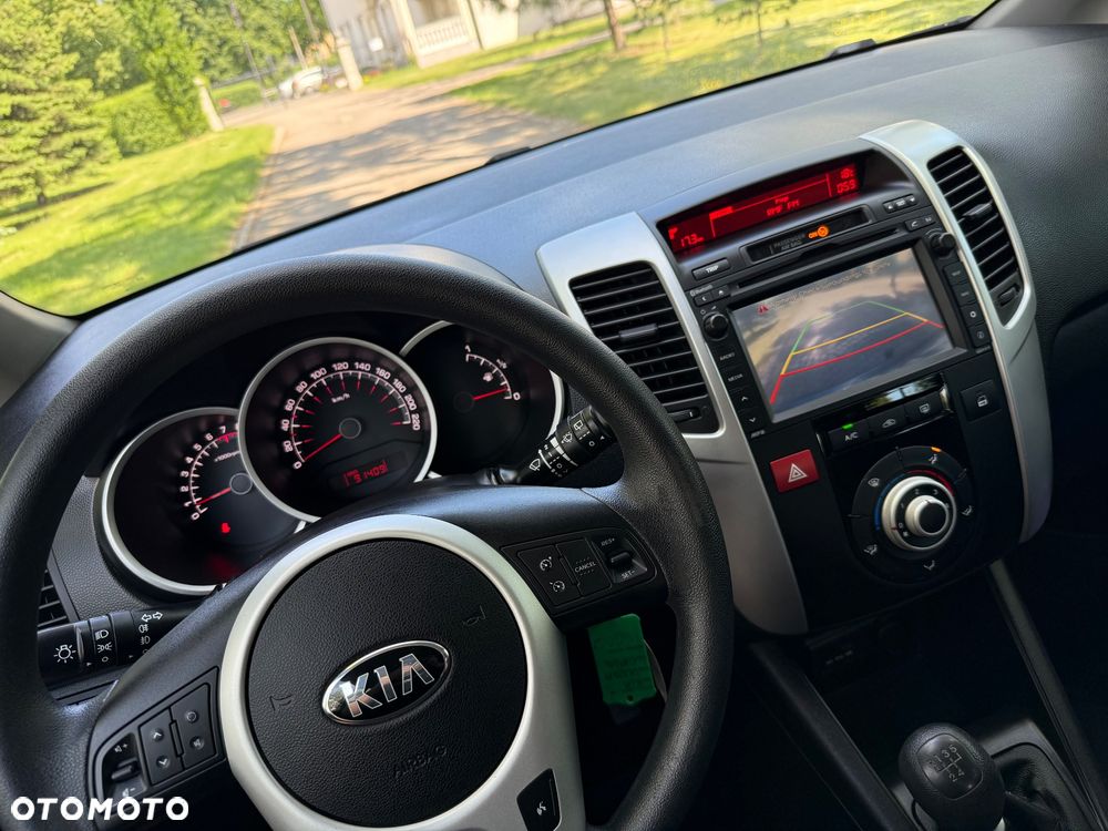 Kia Venga - 10