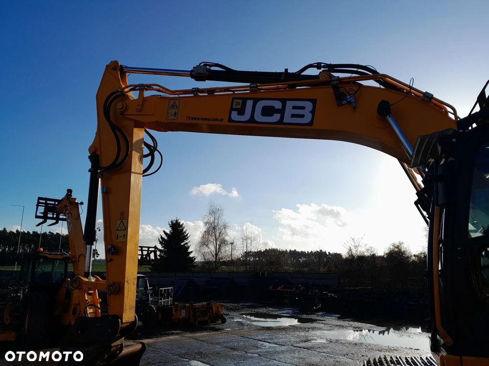 JCB 245XR - 14
