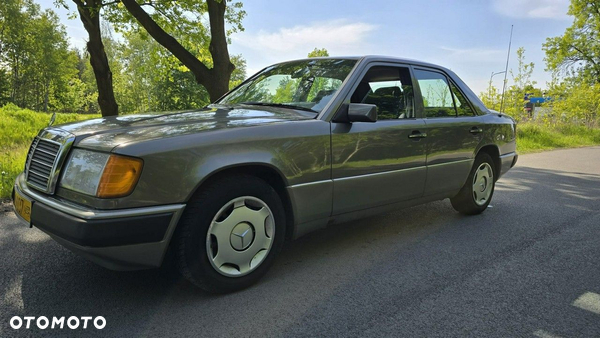 Mercedes-Benz W124 (1984-1993)