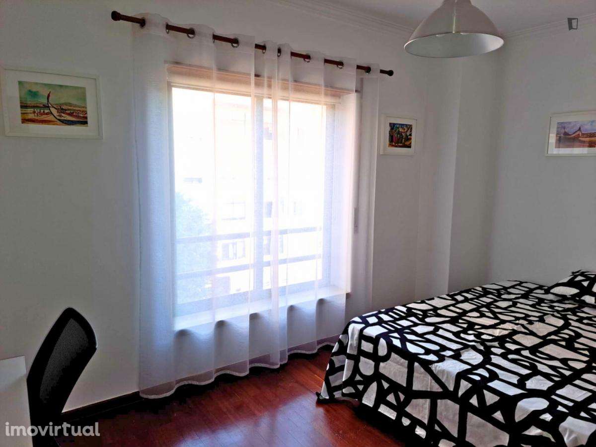 Quarto - localizado em Caparica Lisbon - Grande imagem: 2/23