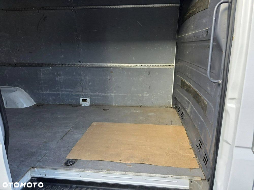 Mercedes-Benz Sprinter - 24