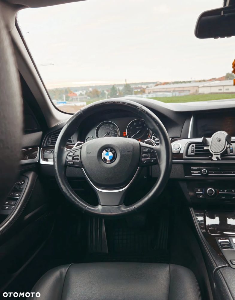BMW Seria 5 528i xDrive - 4