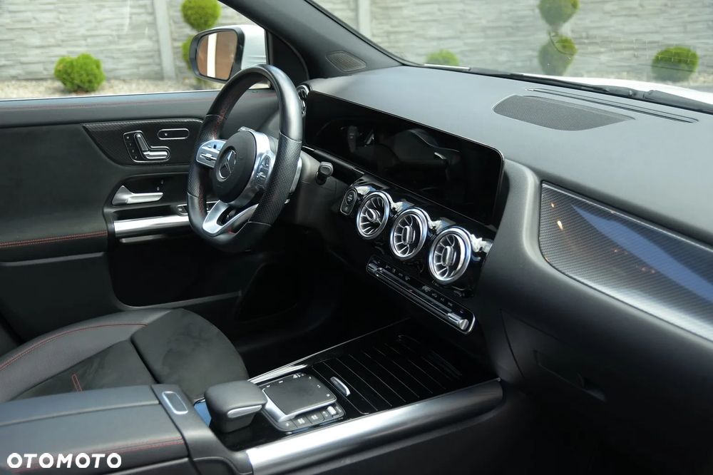 Mercedes-Benz GLA 250 4-Matic AMG Line - 15