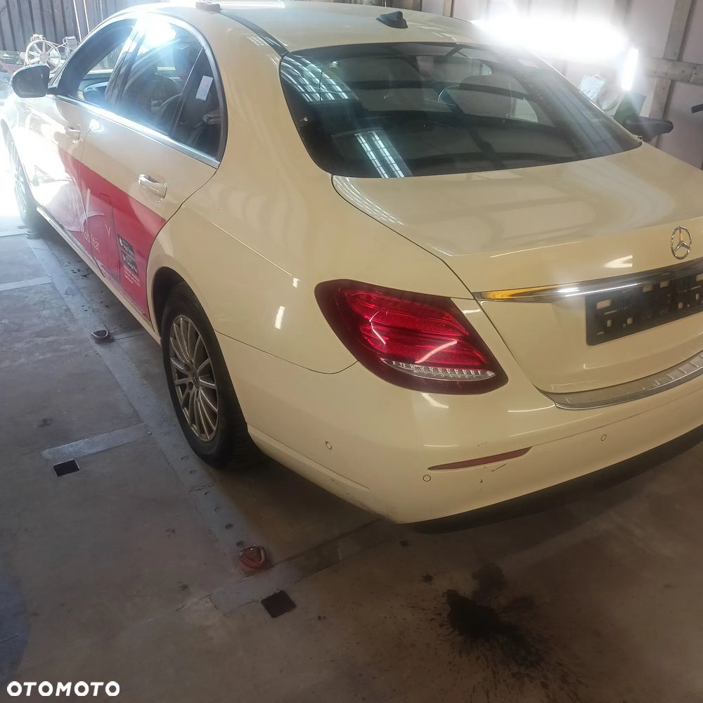 Mercedes-Benz Klasa E 200 d 9G-TRONIC - 9