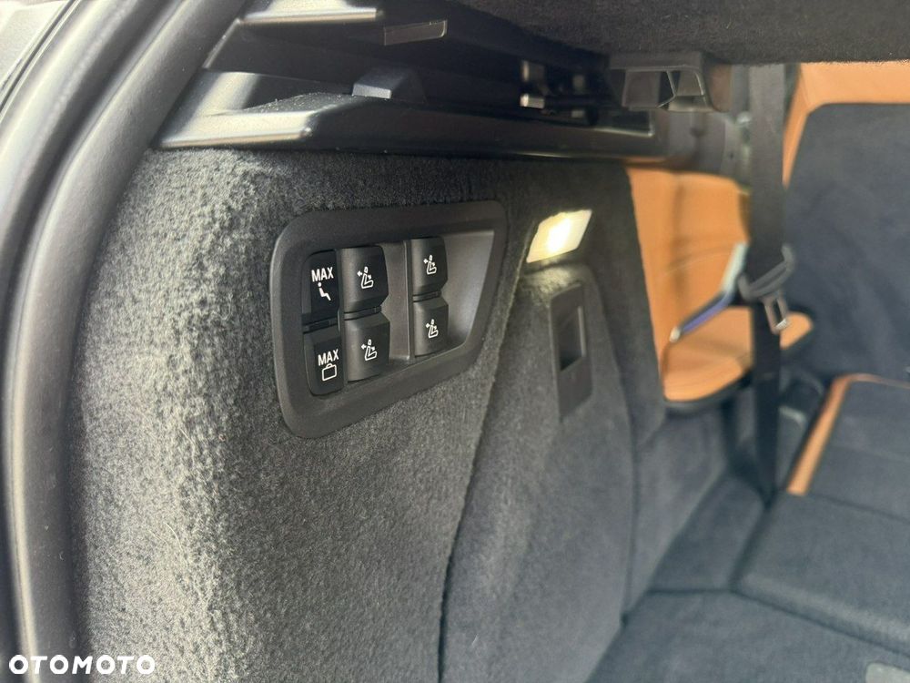 BMW X7 M50i sport - 30