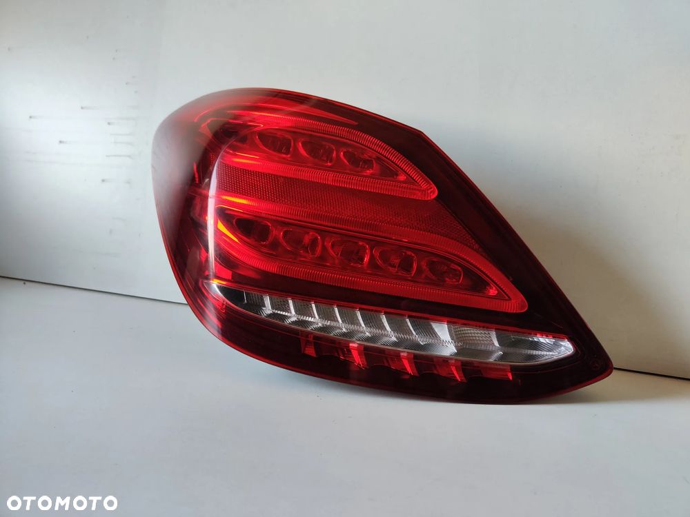 Lampa tylna lewa Mercedes C Klasa A2059060357 - 2