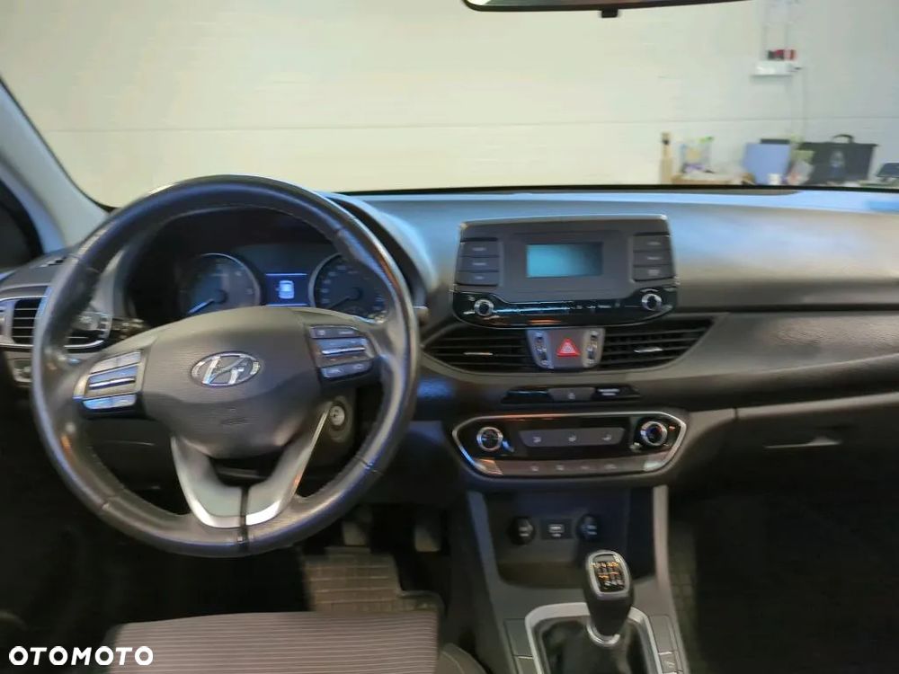 Hyundai i30 1.6 D Classic + - 7