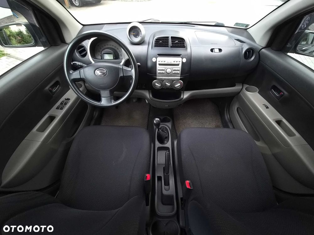 Daihatsu Sirion - 2