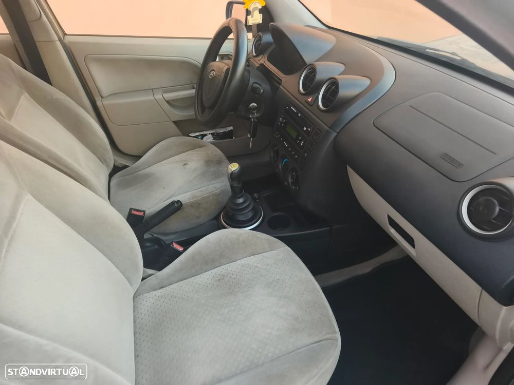 Ford Fiesta 1.4 Ghia - 16