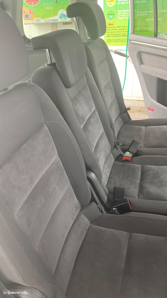 VW Touran 2.0 TDI Blue.Highline 7L - 9