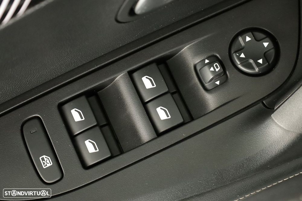 Peugeot 2008 1.2 PureTech Allure - 21