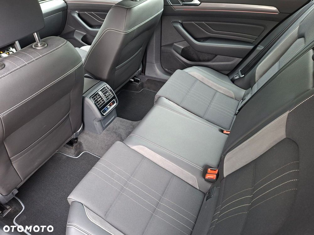 Volkswagen Passat - 15