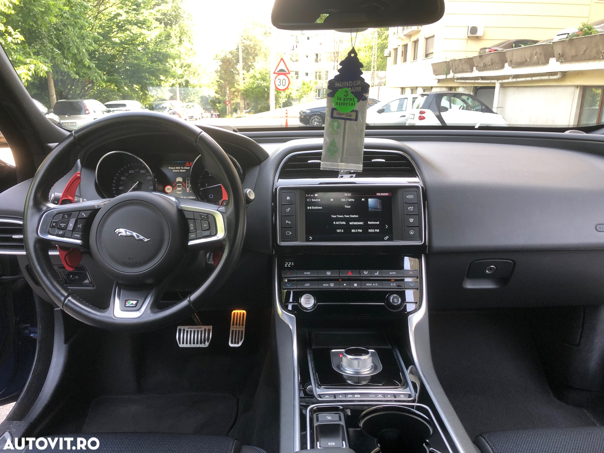 Jaguar XE 2.0 AWD R-Sport - 19
