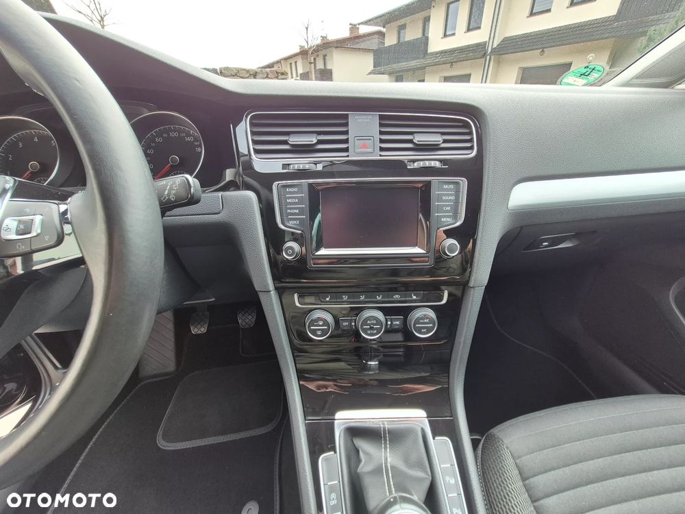 Volkswagen Golf - 35