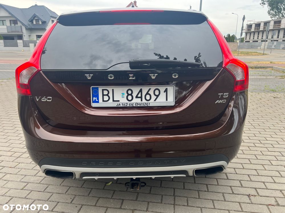 Volvo V60 Cross Country T5 AWD Momentum - 4