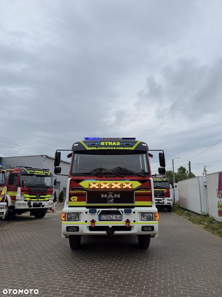 MAN Straż pożarna pojazd pożarniczy wóz strażacki MAN GBA średni terenowy- uterenowiony 4x4 CNBOP 3000l wody reduktor blokada tylnego mostu, maszt oświetleniowy - 2