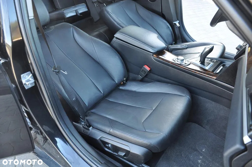BMW Seria 3 328i xDrive Luxury Line - 27