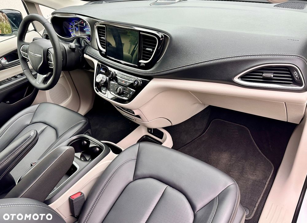 Chrysler Pacifica - 5