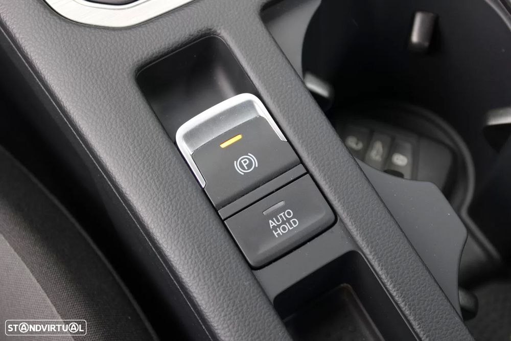 VW Passat 2.0 TDI Elegance - 29