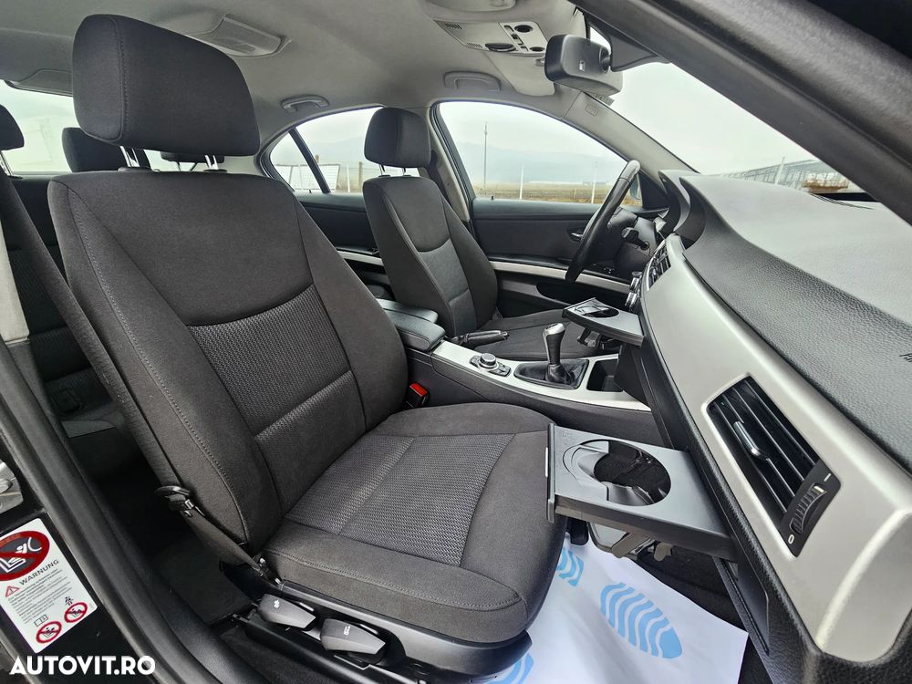 BMW Seria 3 320d - 25