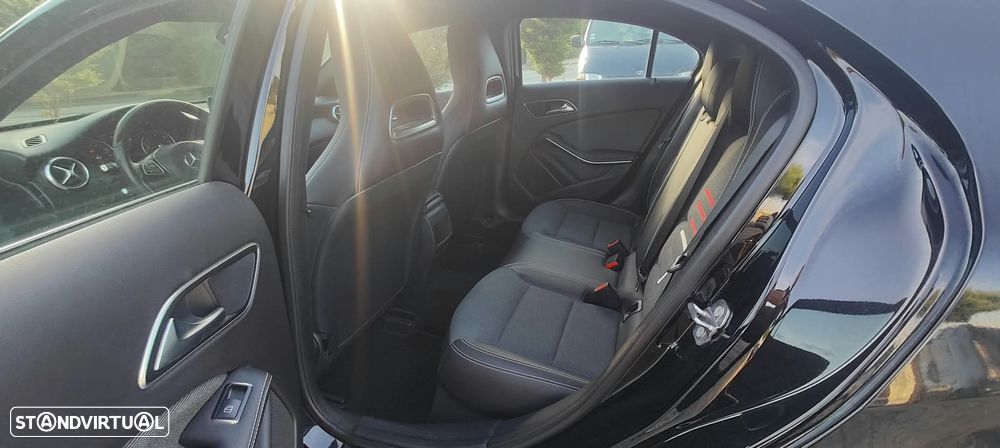 Mercedes-Benz A 180 d AMG Line - 17