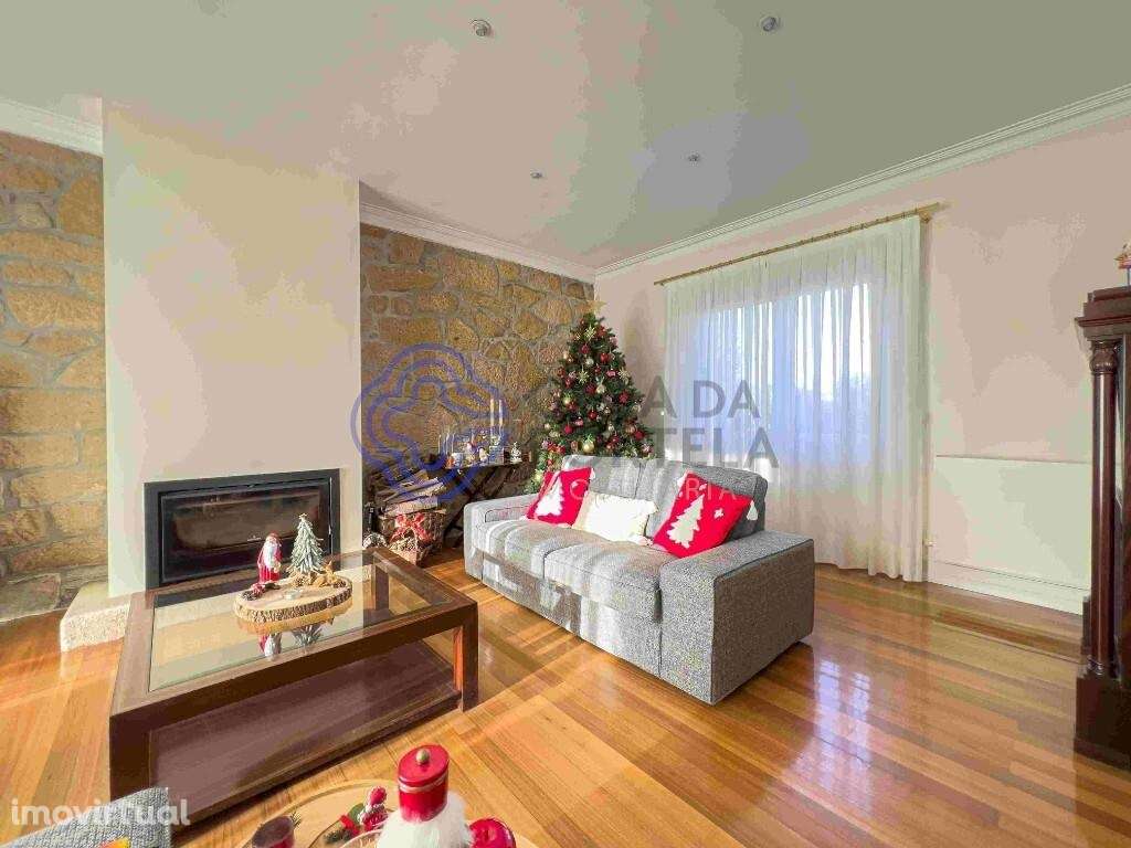 Bonita moradia térrea, T5, quatro frentes, na freguesia de Vila Franca - Grande imagem: 4/41