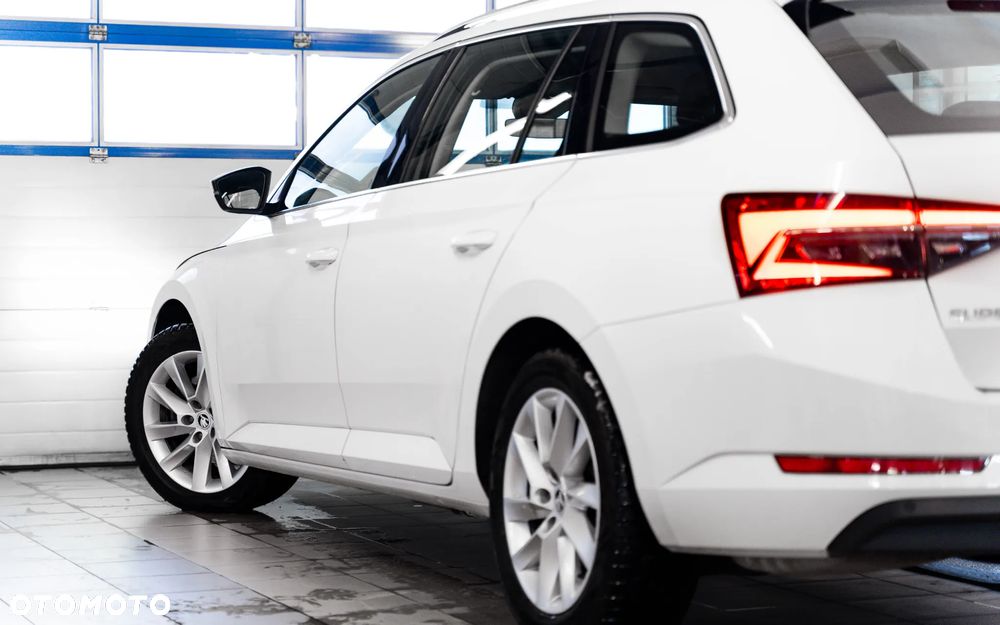 Skoda Superb 2.0 TDI Ambition DSG - 9
